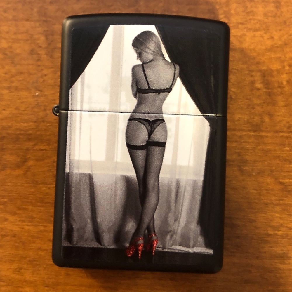 Pin up Zippo